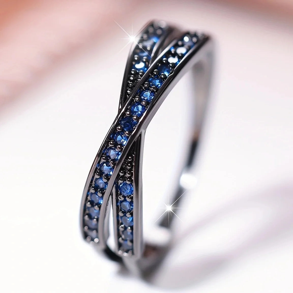 AURELUX Crossed Emerald Sparkle Ring