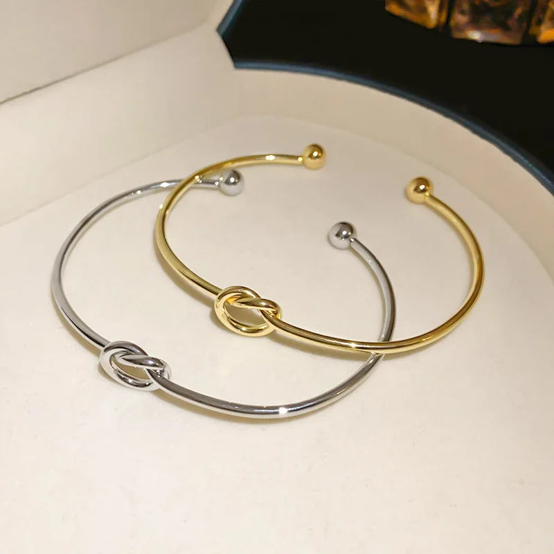 AURELUX Infinity Knot Bangle