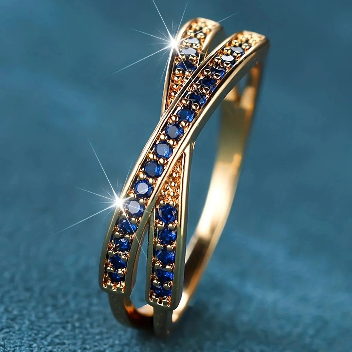 AURELUX Crossed Emerald Sparkle Ring