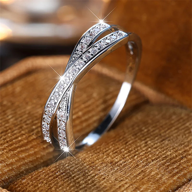 AURELUX Crossed Emerald Sparkle Ring